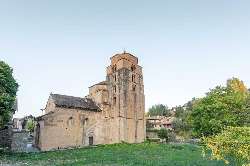 Iglesia de Santa María en Santa Cruz de la Serós